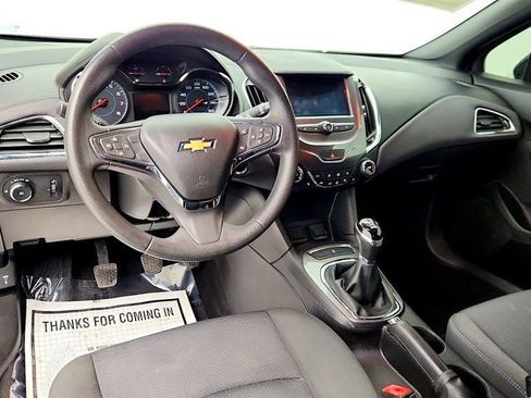 Used 2018 Chevrolet Cruze LT w/ Convenience Package image 14