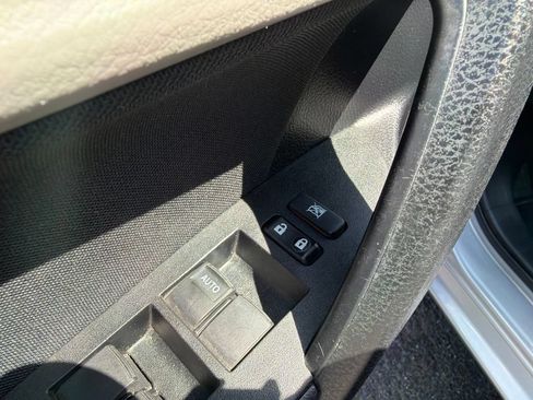 Used 2017 Toyota Corolla LE w/ Carpet Mat Package (TMS) FWD image 13