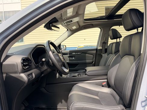 Used 2023 Honda Pilot Touring image 14