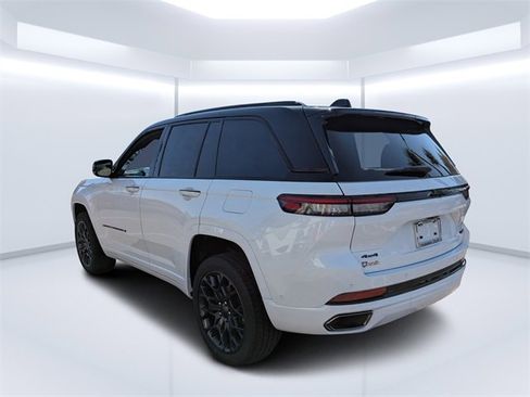 New 2025 Jeep Grand Cherokee Summit image 5