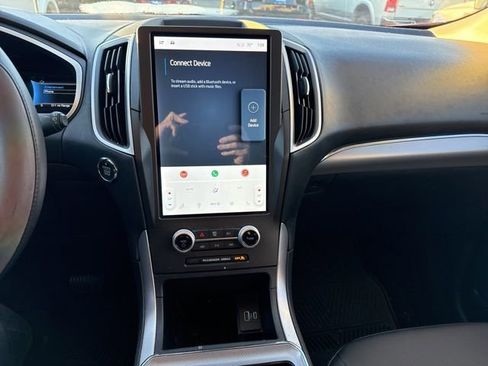 Used 2021 Ford Edge SEL w/ Convenience Package image 4