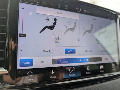 Used 2023 Chrysler Pacifica Touring-L FWD image 5