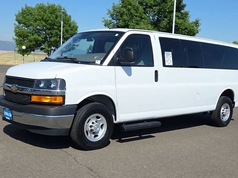 Used 2023 Chevrolet Express 3500 LT w/ LT Preferred Equipment Group RWD image 4