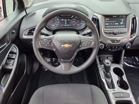 Used 2017 Chevrolet Cruze LT w/ Convenience Package FWD image 12