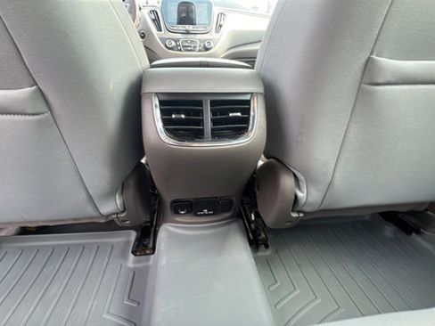Used 2017 Chevrolet Malibu LT FWD image 22