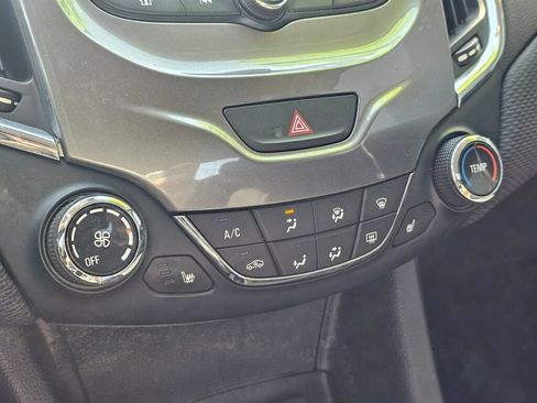 Used 2017 Chevrolet Cruze LT FWD image 29