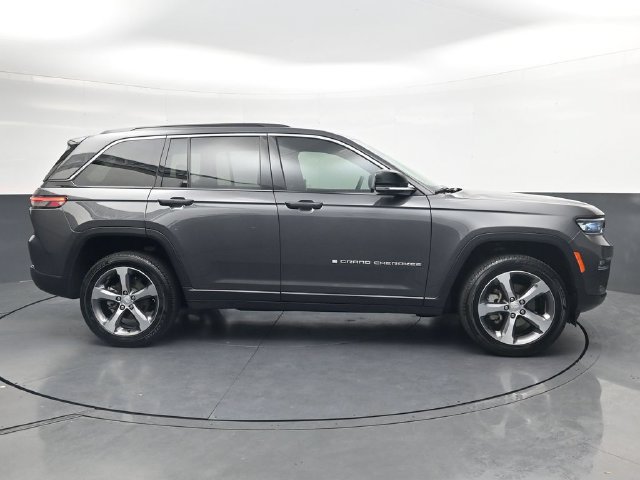 Used 2025 Jeep Grand Cherokee Limited w/ Luxury Tech Group II AWD/4WD image 3