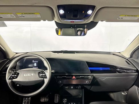 Used 2023 Kia Niro SX Touring image 12