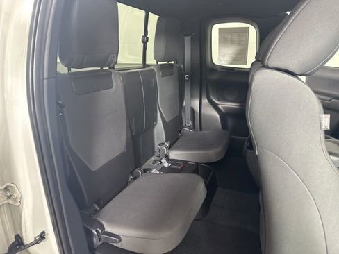 Used 2016 Toyota Tacoma TRD Sport AWD/4WD image 17