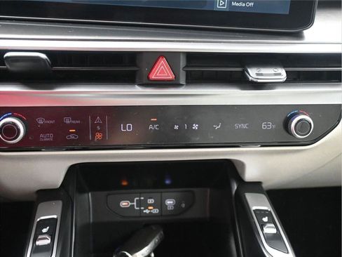 Used 2025 Kia Sorento S w/ Panoramic Sunroof Package FWD image 17