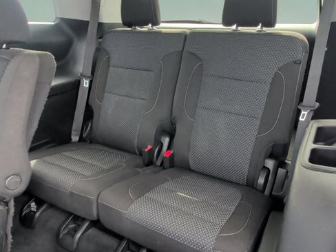 Used 2023 GMC Acadia SLE image 29