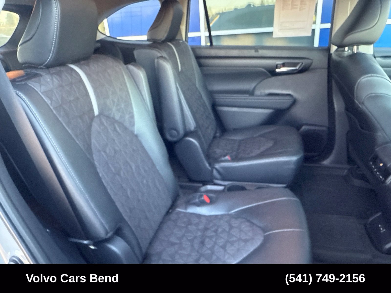 Used 2025 Toyota Highlander XLE AWD/4WD image 23