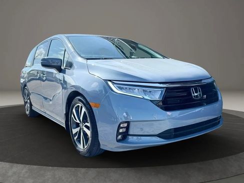 Used 2023 Honda Odyssey Touring image 4