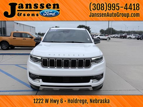 Used 2025 Jeep Wagoneer Series III w/ Premium Group I AWD/4WD image 3