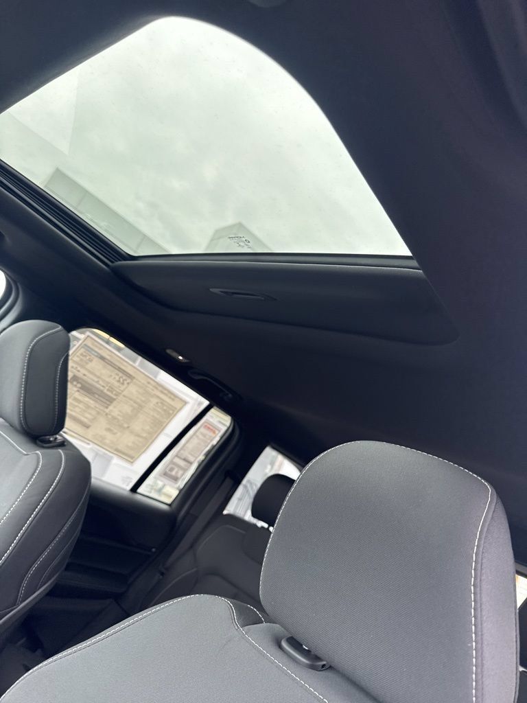 New 2026 Jeep Grand Cherokee Laredo X AWD/4WD image 12