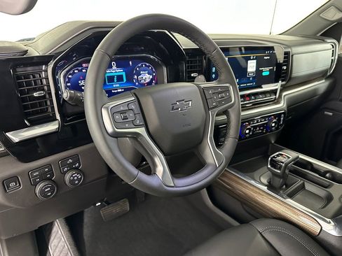 Used 2025 Chevrolet Silverado 1500 LT Trail Boss w/ Convenience Package II AWD/4WD image 11