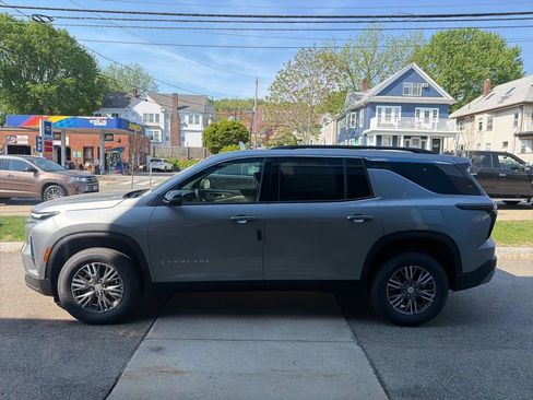 New 2026 Chevrolet Traverse LT w/ Driver Confidence Package AWD/4WD image 2