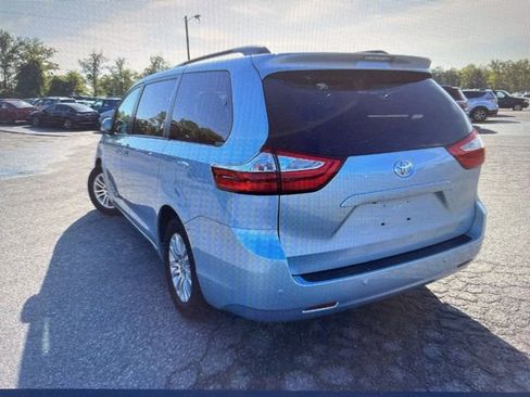 Used 2017 Toyota Sienna XLE w/ XLE Navigation Package FWD image 5