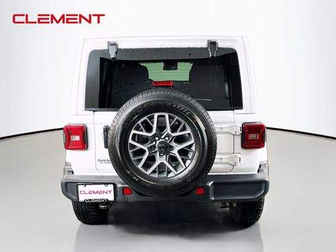 Used 2025 Jeep Wrangler Unlimited Sahara AWD/4WD image 8