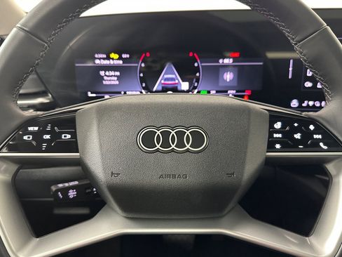 Used 2025 Audi Q5 Premium w/ Convenience Package image 22