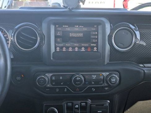 Used 2018 Jeep Wrangler Unlimited Sahara image 16