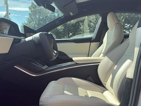 Used 2022 Tesla Model S Plaid AWD/4WD image 16