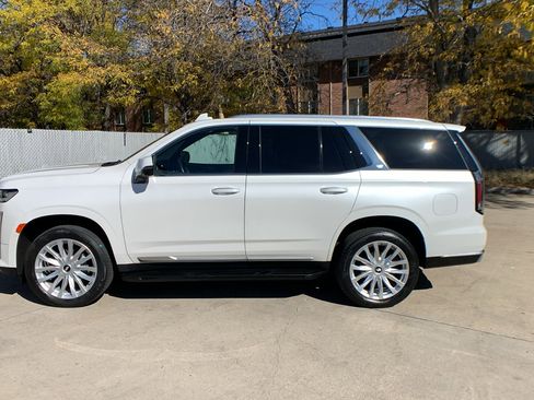 Used 2022 Cadillac Escalade Luxury image 2