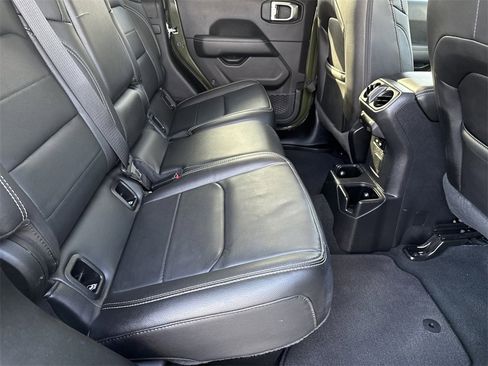 Used 2022 Jeep Gladiator Overland w/ Popular Equipment Package image 17