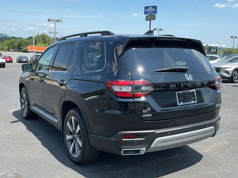 Used 2025 Honda Pilot Elite image 11