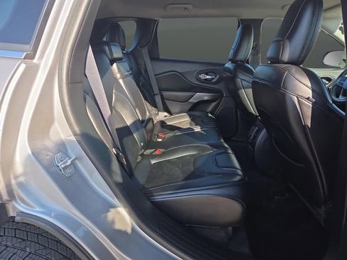 Used 2019 Jeep Cherokee Latitude Plus w/ Cold Weather Group image 33