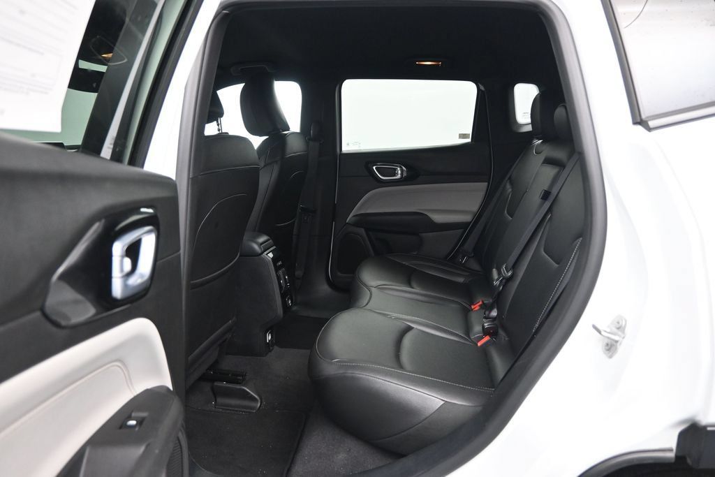 Used 2025 Jeep Compass Limited AWD/4WD image 26