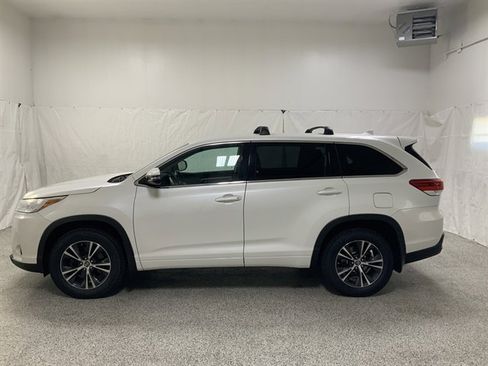 Used 2018 Toyota Highlander Plus image 2