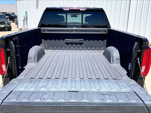 Used 2021 GMC Sierra 1500 SLT w/ SLT Premium Package AWD/4WD image 34