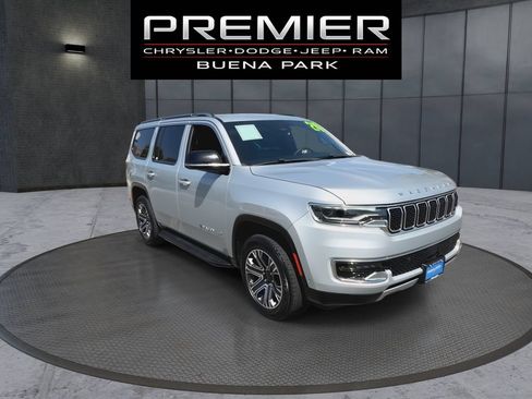 Certified 2024 Jeep Wagoneer Series II w/ Flexible Seating Group RWD image 2