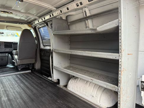 Used 2015 Chevrolet Express 2500 image 15