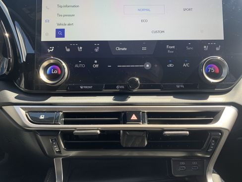 Certified 2025 Lexus RX 350 Premium w/ Accessory Package (Z1) image 33