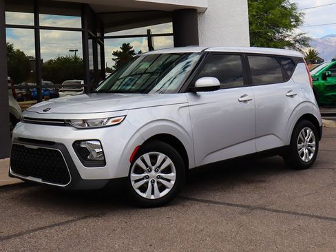 Used 2020 Kia Soul LX FWD image 2