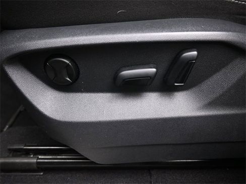 Used 2023 Volkswagen Atlas SE image 33