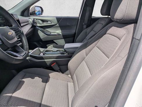 Used 2025 Chevrolet Equinox LT AWD/4WD image 14