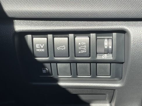 Certified 2025 Subaru Forester Premium image 32