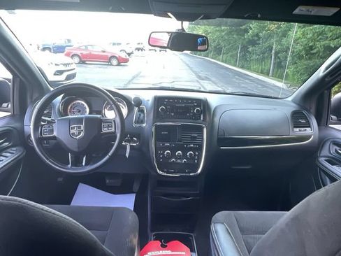 Used 2016 Dodge Grand Caravan SE FWD image 18