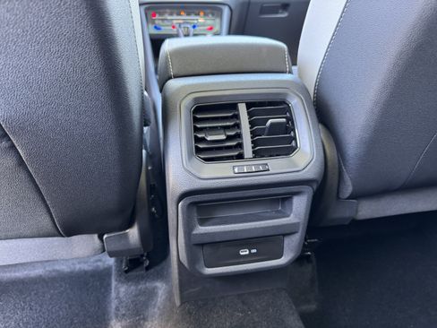 Used 2025 Volkswagen Taos SE image 34