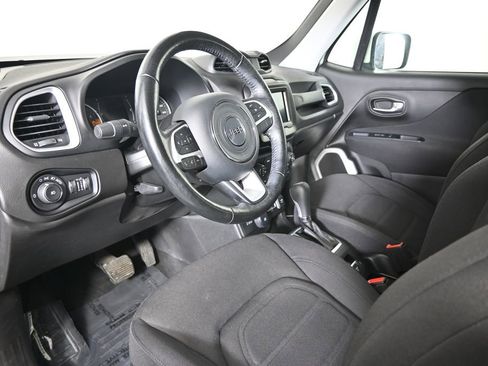 Used 2018 Jeep Renegade Latitude w/ Cold Weather Group image 22