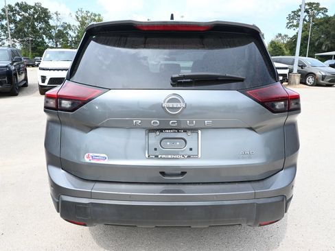 Used 2024 Nissan Rogue S AWD/4WD image 3