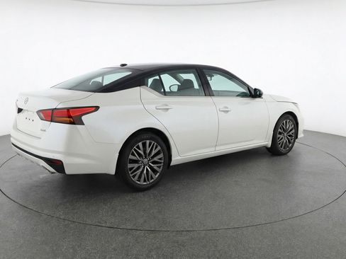 Used 2025 Nissan Altima 2.5 SV FWD image 9