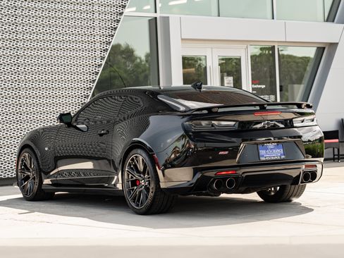 Used 2017 Chevrolet Camaro SS RWD image 5