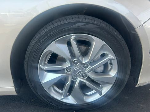 Used 2018 Honda Accord LX image 3