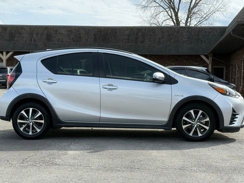 Used 2018 Toyota Prius C Two image 6
