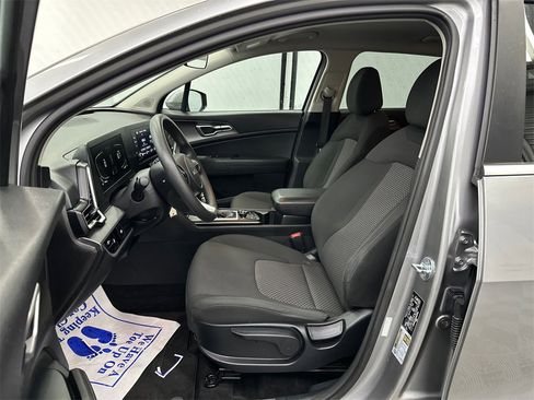 Used 2023 Kia Sportage LX image 9