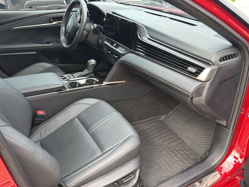 Used 2025 Toyota Camry Hybrid FWD image 17